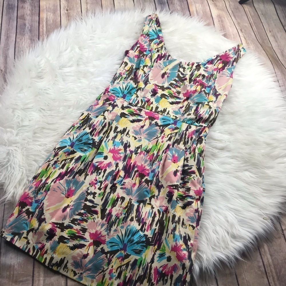 Lulakate floral v neck dress pockets  size 2